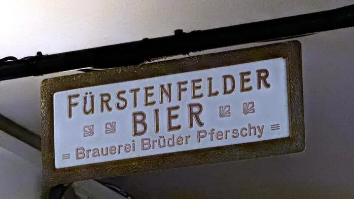 Mit der Neueröffnung des Braugasthofes Fürstenbräu Anfang Oktober können Gäste nun wieder das hauseigene Fürstenbräu-Bier genießen.
