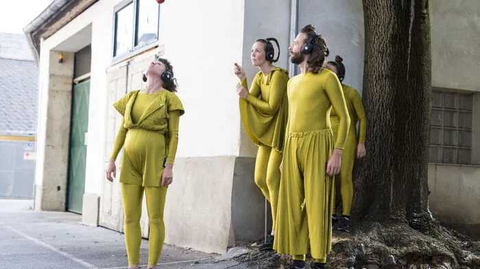 Erster Gedanke: Sind Aliens in Graz gelandet. Nein, keine Sorge: Es handelt sich um Teilnehmer von La Strada.
