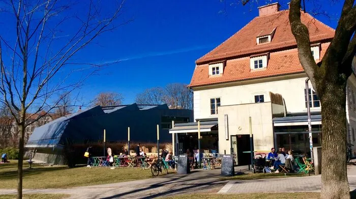 Bereits in den Morgenstunden sonnten sich die Gäste des Paulschlössls im Augarten