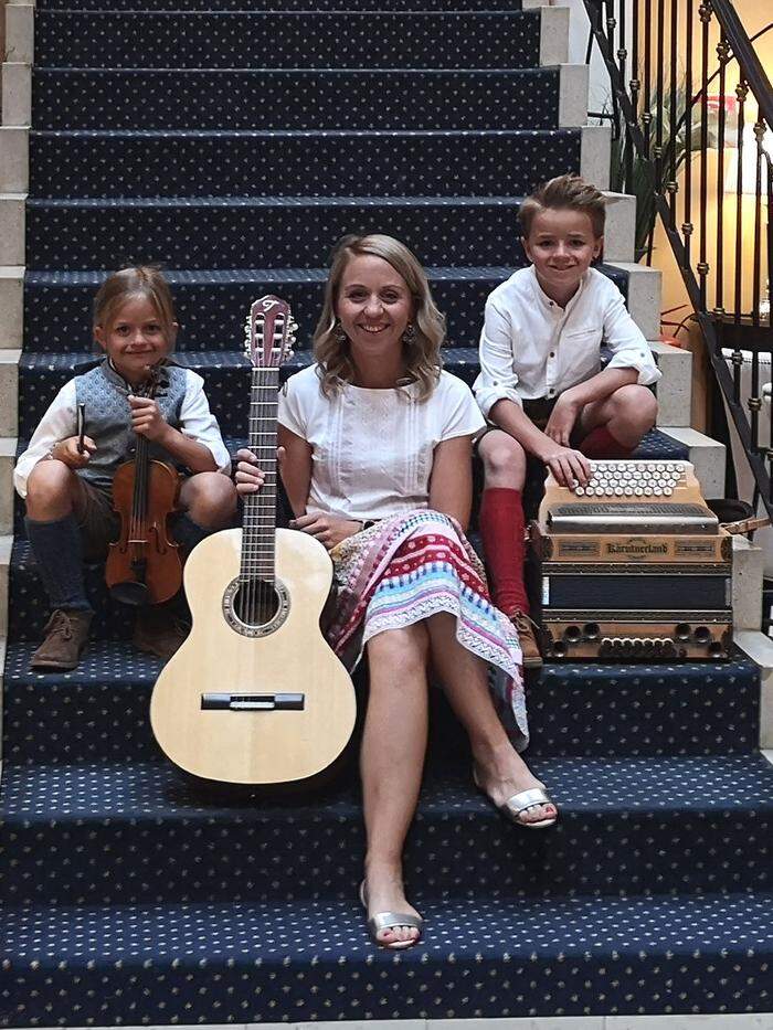 Jakob, Christine und Tobias Tröster sind die Familienmusik Tröster