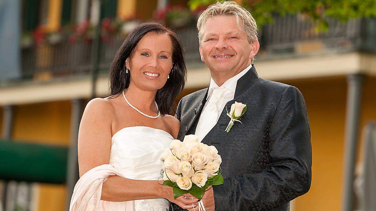 Karin Stelzer und Robert Steinacher haben geheiratet. Zur Hochzeit gehört auch das Lieblingsplatzerl zum RingetauschenKarin Stelzer und Robert Steinacher haben geheiratet. Zur Hochzeit gehört auch das Lieblingsplatzerl zum Ringetauschen