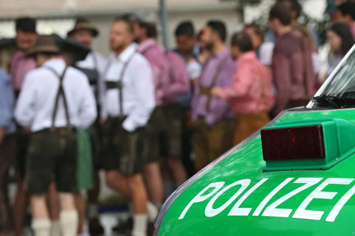Beschäftigte: Rund 8.000 fest angestellte und 5.000 wechselnde Arbeitskräfte sind im Einsatz.  