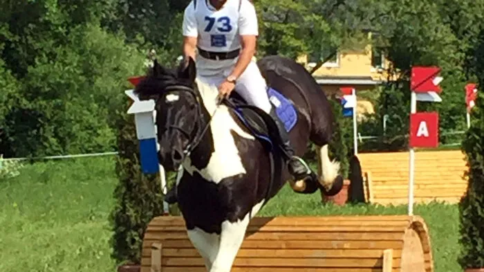 Beim Maria Rainer Reiterhof Wakonig startete am Freitag der dreitägige Alpe Adria Eventing Cup, der in Italien, Slowenien und Österreich ausgetragen wird. Das Vielseitigkeitsturnier in Maria Rain ist gleichzeitig der Österreichische Norikercup und die ländliche Meisterschaft in der Vielseitigkeit der Haflinger, Noriker und Warmblüter. Heuer sind mit 140 Teinehmern aus ganz Österreich, Slowenien und Italien soviele wie noch nie am Start gewesen.