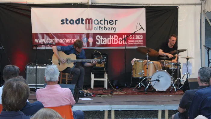 Mit Philipp Kienberger und Alexander Yannilos entstanden vor Ort neue Lieder.