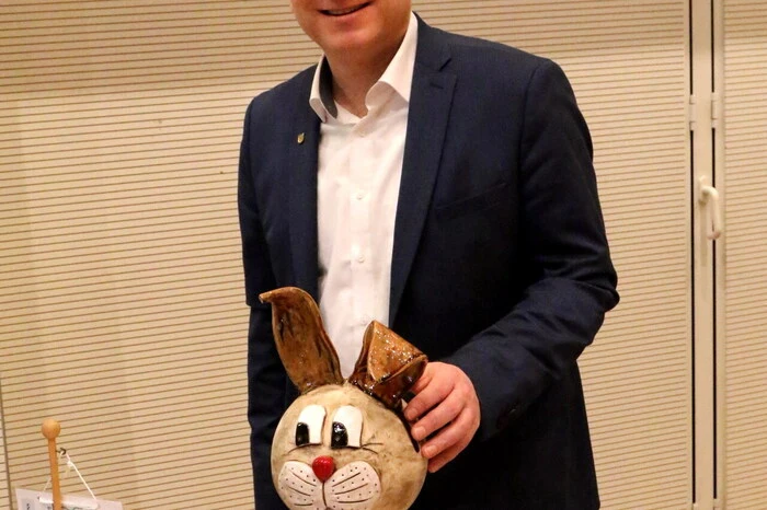 Bürgermeister Martin Kulmer konnte am Samstagvormittag anlässlich der Eröffnung in der örtlichen Blumenhalle zahlreiche Gesundheitsbewusste willkommen heißen. „Der Gesundheitstag ist mit seinem umfangreichen Programm eine Bereicherung für das Gesundheitsangebot unserer Stadt“, sagte das Gemeindeoberhaupt. 