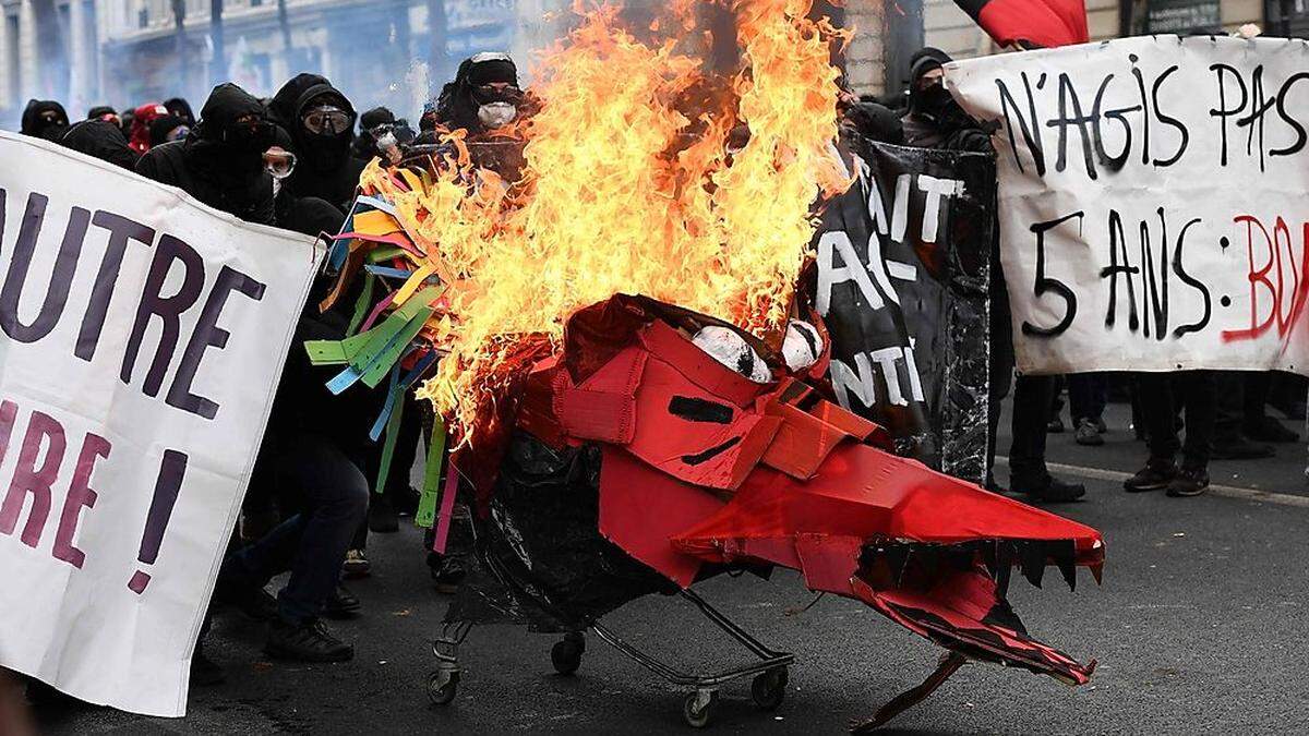 In Paris kam es zu gewalttätigen Ausschreitungen.