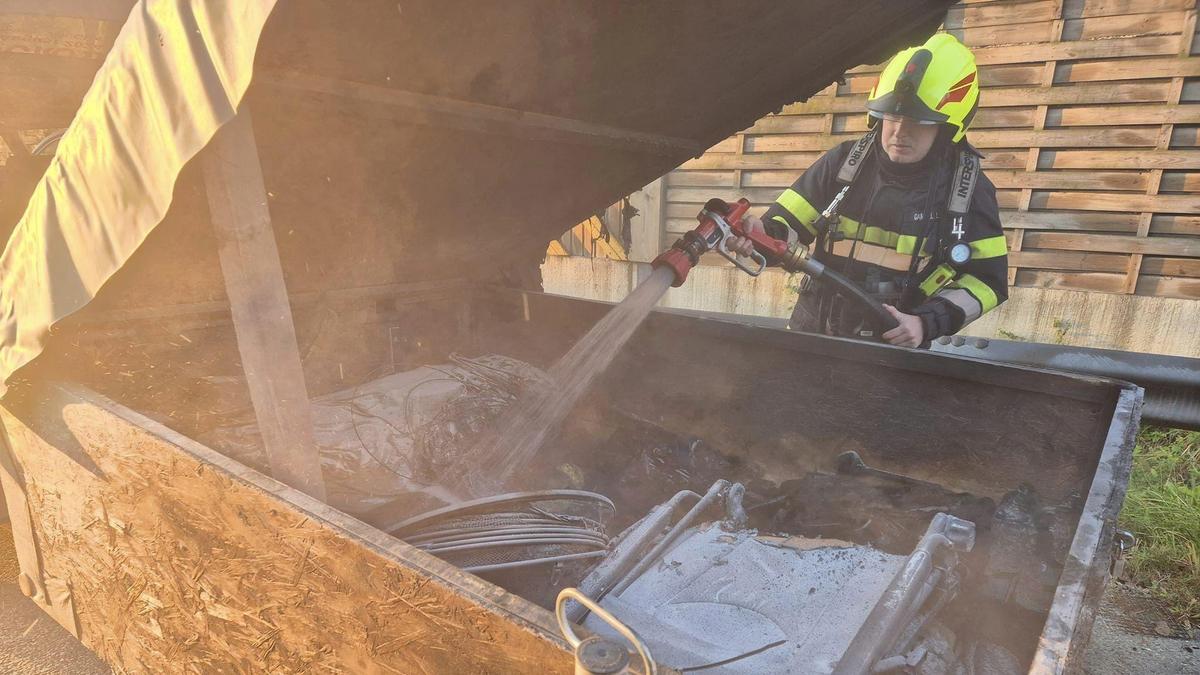 Drei Feuerwehren waren am Freitagmorgen auf der A 2 bei Sinabelkirchen im Einsatz