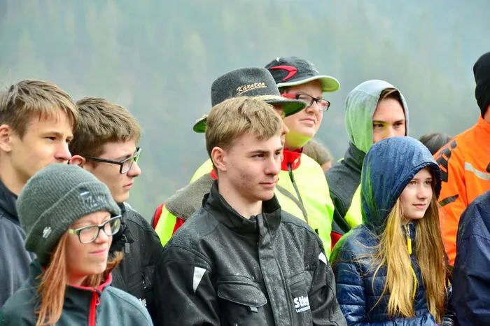 Im August 2017 wurde durch einen Wirbelsturm der Schutzwald in diesem Bereich in kürzester Zeit vernichtet. Deswegen ist jede Hilfe gefragt.