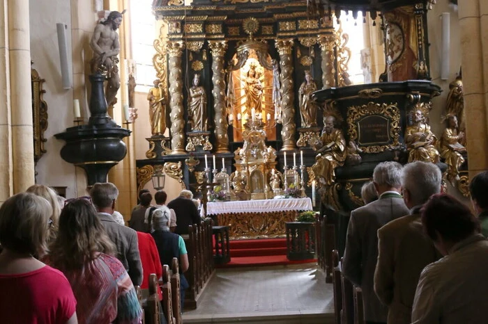 Nach der heiligen Messe mit Provisor Sergius Duru wurde zum Frühschoppen in das Festzelt geladen. 