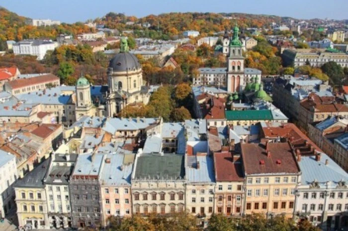 Süße Verlockungen in Lwiw, UkraineLwiw, die größte Stadt in der westlichen Ukraine, beheimatet ein Schokoladenmuseum im historischen Stadtzentrum. Besucher können sich hier anschauen, wie Schokolade in köstliche Leckerbissen und Süßigkeiten ihrer Wahl verwandelt wird. Im Oktober 2018 findet in der Stadt das Nationale Schokoladenfestival statt, bei dem die besten Süßwarenhersteller und Schokoladen-Manufakturen der Ukraine ihre Köstlichkeiten präsentieren. Nichts wie hin!