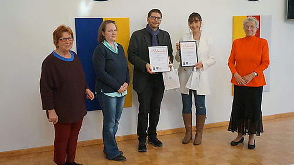 Der Gurktaler Literaturpreis wurde an Klaus Oberraunter (dritter von rechst) und Emma Sophie Gröning (zweite von rechts) verliehen 