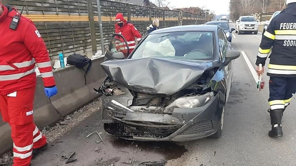 Ein beteiligter Pkw musste abgeschleppt werden