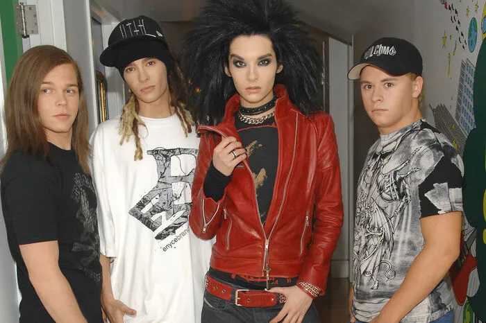 Die Mitglieder sind: Gesang Bill Kaulitz, Gitarre Tom Kaulitz, am Bass Georg Moritz Hagen Listing und am Schlagzeug Gustav Klaus Wolfgang Schäfer.