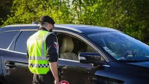 Die Polizei hielt den augenscheinlich beeinträchtigten Mann auf (Themenbild)