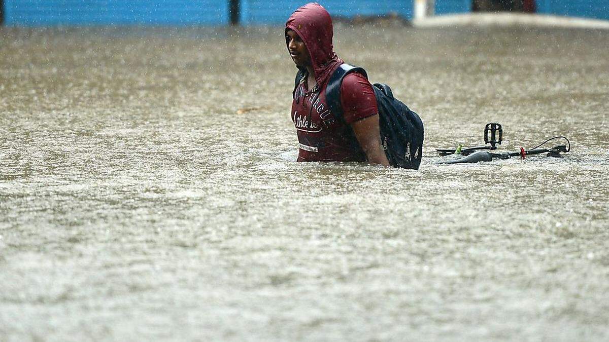 Die Metropole Mumbai ist wegen Hochwassers praktisch lahmgelegt