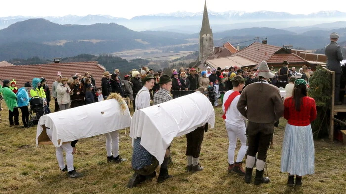 Beim Faschingsfinale im kleinen Bergdorf Sörg hoch über dem Glantal ist alljährlich immer viel los. 