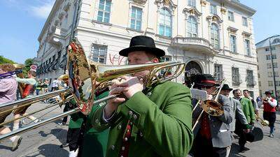 Protestmarsch in Wien - aber der Militärmusikchef meint, es wird auch in kleinerer Besetzung gehen