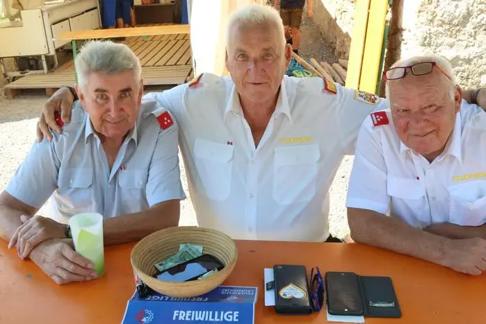 In optimaler Kirchtagsstimmung gesichtet wurden am Samstag unter anderem Bürgermeister Wolfgang Grilz (Mitte), der Dritte Landtagspräsident Günter Leikam, die Mediziner Wilhelmine Pipam und Werner Weissenbacher, Zahnarzt Michi Lassnig, die Dancing-Stars Andy & Kelly Kainz sowie der langjährige ehemalige Bürgermeister Konrad Seunig.