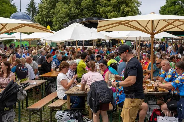 Bis spät in die Abendstunden genossen die Gäste, trotz des Regens, das Altstadtfest auf der Hasenhaide.