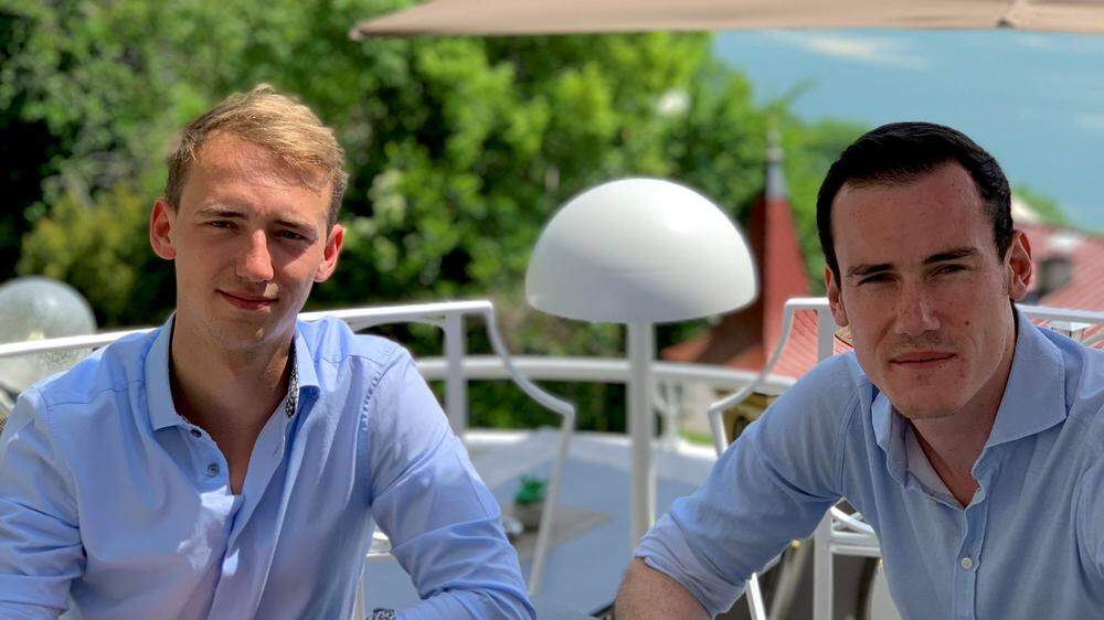 Fabian Nikolasch und Lucas Obweger sammeln Unterschriften, um die Sportanlagen zu retten