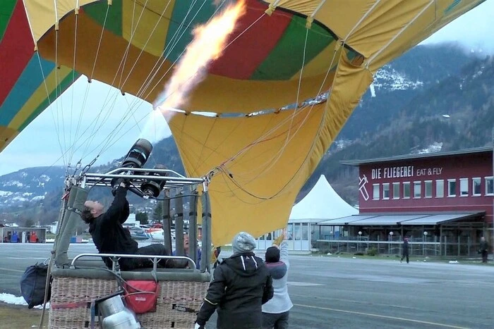 Flaggl selbst hat bereits mehr als 250 Alpenüberquerungen seit 1997 gemacht. "Alpenüberquerungen sind das größte Abenteuer, das man in Europa mit dem Heißluftballon erleben kann", sagt der Oststeirer.