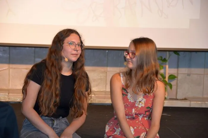 Carina Hutter und Viktoria Knoll stehen einander zur Seite