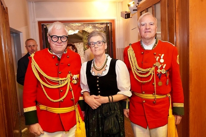 Die Abordnung der Bürgergarde: Hellmuth Rieder mit Gattin Roswitha und Sepp Markowitz