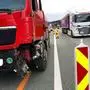Auf der A2 im Bereich Steinberg kollidierten ein Lkw und ein Reisebus Dienstagfrüh