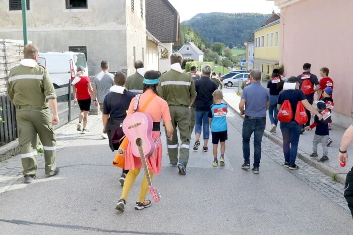 Am zwei Kilometer langen Rundkurs durch den Markt gesehen wurden unter anderen Feuerwehrkommandant Harald Schrittesser, Werksportgemeinschaft (WSG) Wietersdorf-Stocksport-Sektionsleiter Thomas Lackner, Pensionistenobmann-Stellvertreter Harald Rabensteiner sowie Alt-Bürgermeister Hilmar Loitsch. 