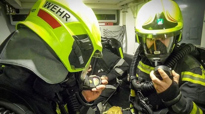 Ein Atemschutztrupp im Rettungszug