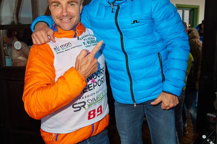 ... Winzer Leo Hillinger, hier mit Ex-Skifahrer Hans Enn ...