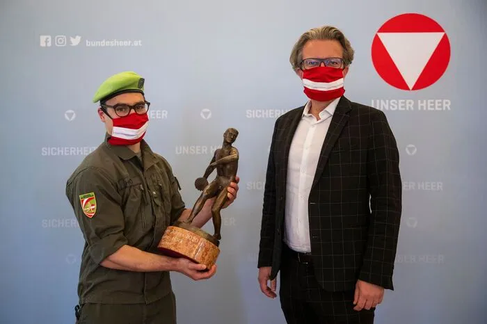Für Landesrat Christopher Drexler war es die weiteste Reise auf seiner Gratulations-Tour.