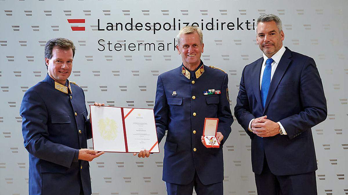 Landespolizeidirekotor Gerald Ortner, Oberst Karl Holzer und Bundesminister Karl Nehammer