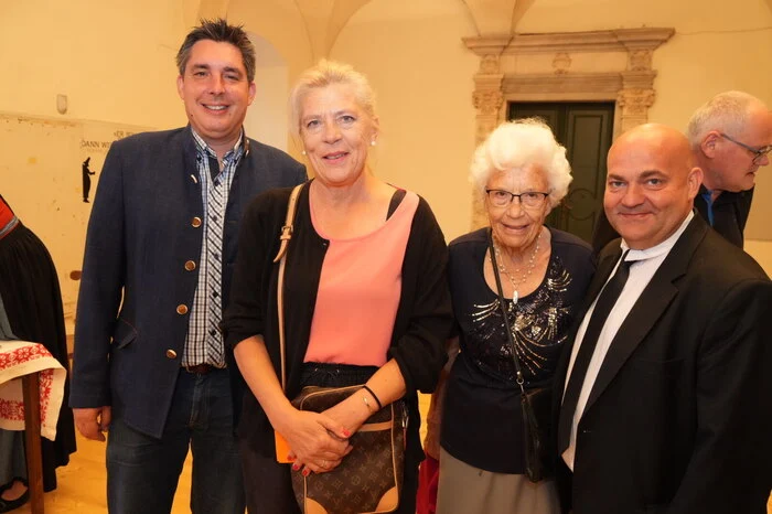 Stadtrat Christoph Staudacher, Vizebürgermeisterin Angelika Hinteregger mit Mutter, Gemeinderat Marco Brandner.