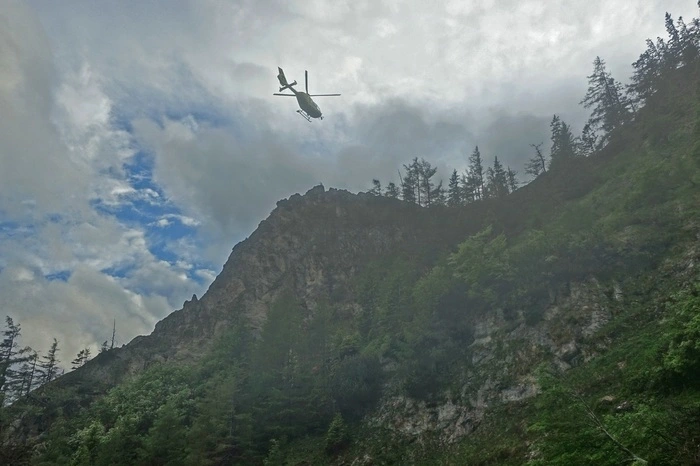 Die beiden Notarzthubschrauber C 14 und C 15 wurden alarmiert, der C 12 konnte aufgrund einer Gewitterfront gar nicht starten.