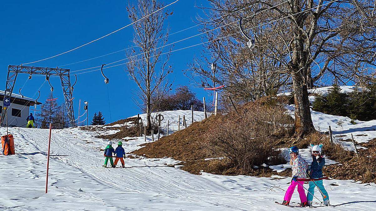 Um die Beschneiung des Skihanges in Schöder mit Leitungswasser gibt es Diskussionen