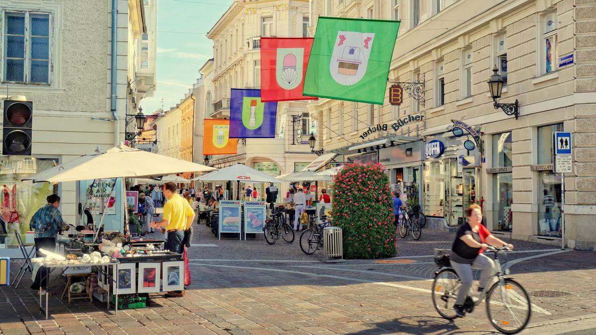 Die Overhead-Art-Kunstwerke zieren Klagenfurts Straßen.