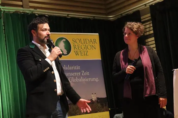 Andreas Rath, Obmann der Solidarregion Weiz, und Marie-Theres Zirm führten durch den Abend.