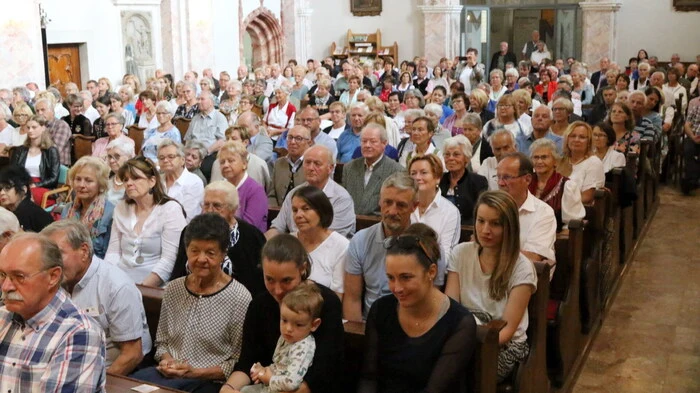 Da war am Mittwochabend kein Platz mehr in der Stiftskirche von St. Georgen am Längsee. 