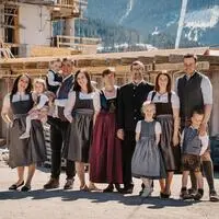 Familie Reiter auf der Hotelbaustelle
