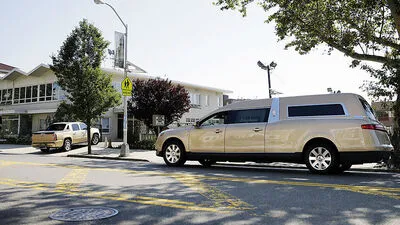 Bobbi Kristina bekam ein Grab neben ihrer Mutter