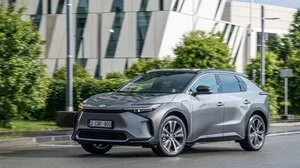 Der Toyota bZ4X startet bei 48.290 Euro