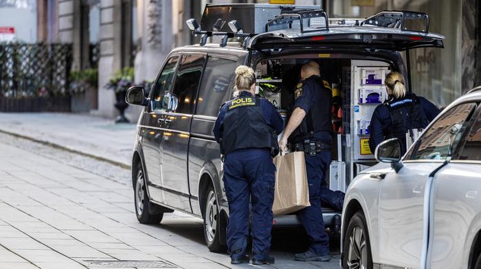 Die schwedische Polizei vor dem mutmaßlichen Tatort in Stockholm