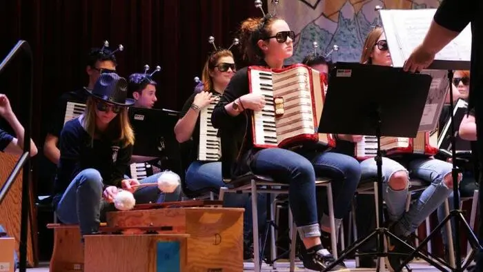 Die Akkordeonklasse A der Musikschule Spittal-Baldramsdorf beim Faschingskonzert in Baldramsdorf.
