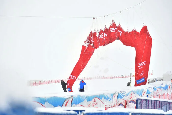 kam starker Wind auf, der den geräumten Schnee immer wieder zurück auf die Piste verfrachtete