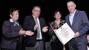 Karl Katoch (r.) mit den beiden Vizebürgermeistern Anna Skender und Christian Berger sowie Bürgermeisterin Christine Holzweber