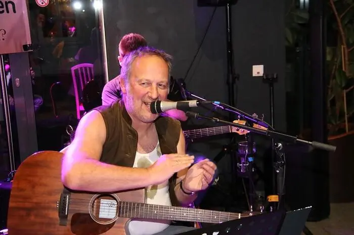 Unter dem Motto „Ein Achterl Kernöl?“ musizierten in ihrer bekannt kernigen Art die vier Mitglieder der Band „Küks & Konsorten“.