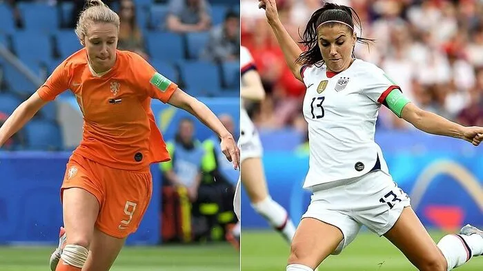 Vivianne Miedema (links) und die Niederlande spielen heute gegen das US-Team rund um Alex Morgan um den WM-Titel