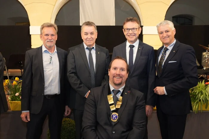 Präsident Klaus Hössl im Kreise der drei Chairmen Erich Auer, Hartmut Stranner und Adi Lackner mit Sprecher Hans Brunner.