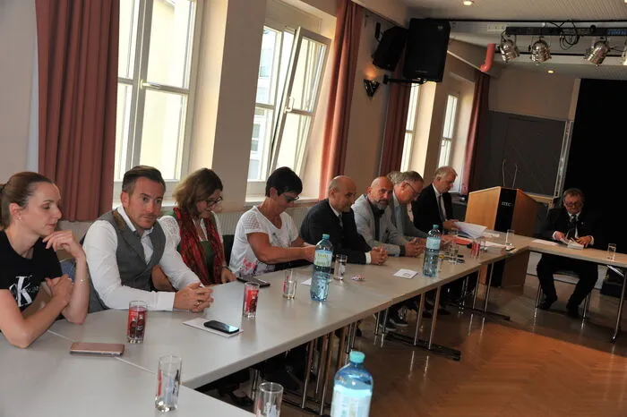 Ein weiterer Teil des Gemeinderates und der Beamtenschaft